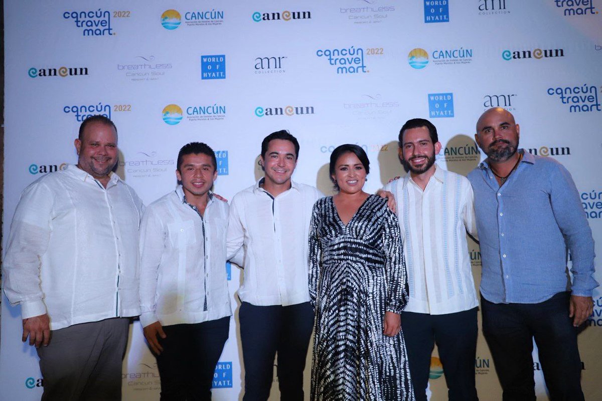 bernardocuetomx's tweet photo. En representación de la Gobernadora @MaraLezama y en compañía del Mtro. @hhh1951, Subsecretario de Promoción Turística de la @SECTUR_mx , #JesúsAlmaguer y los principales representantes del sector, di la bienvenida a los participantes del #CancunTrvlMart… 1/2 @SedeturQROO https://t.co/BFhOZ0Vq9N