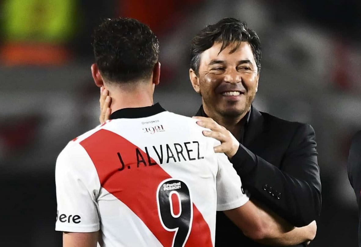 Gracias por esta alegría...🎶
De ganarle a Boca...🎶
De salir campeón...🎶