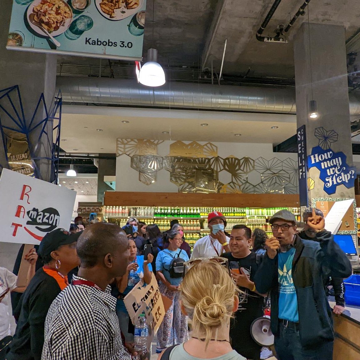 foodchainworker's tweet photo. Fierce advocates Neza from @FWAFL, Ramon from @FUJWashington, and @truthteller711 from the Mississippi Workers Center for Human Rights led our delegation to deliver our letter to management. 

@amazon knows the demands. It's time to listen to workers! #PayUpAmazon #AmazonStrike https://t.co/BYlcuarXeA
