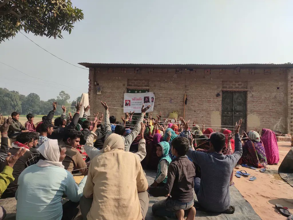 agniveer's tweet photo. Agniveer released Baburapur from the games of conversion. We organised a Hindu Ekta &amp; Vedic Deeksha Yajna, followed by #JaneuForAll. Dargah visitors received Vedic Deeksha. Naman to all who continue to support our Yajna for Vedic restoration.
Keep Supporting🙏🏻 https://t.co/iTbpshog6q