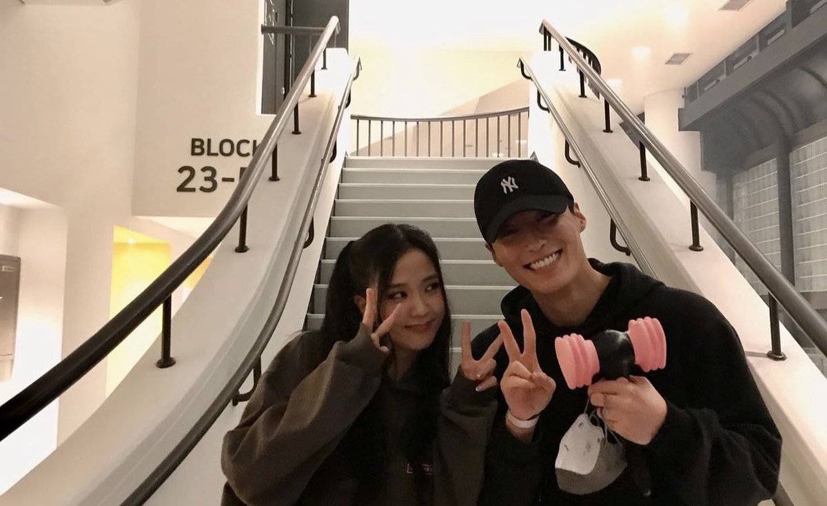 onewaywithchu's tweet photo. Namjoon’s post with Jisoo😊
“I want to go to the concert again…it was the first concert I went to in my life and it was so cool. Thank you showing us such a cool performance. Hwaiting on the world tour” https://t.co/iuRuyUuBs4