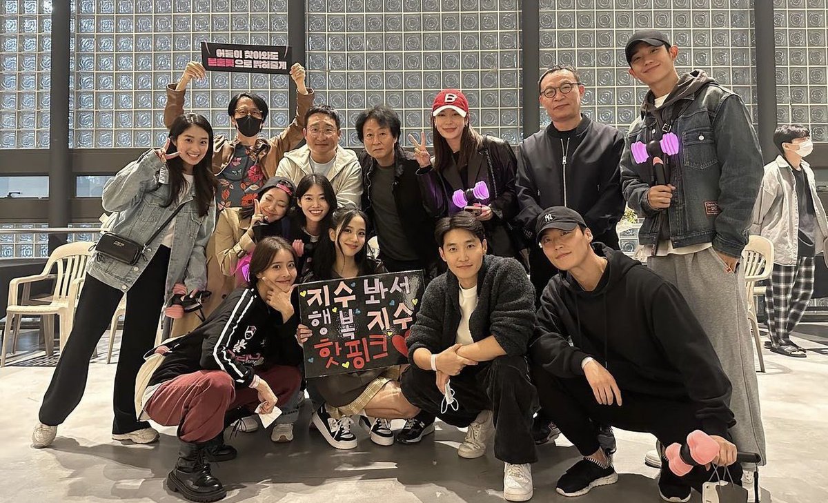 onewaywithchu's tweet photo. Namjoon’s post with Jisoo😊
“I want to go to the concert again…it was the first concert I went to in my life and it was so cool. Thank you showing us such a cool performance. Hwaiting on the world tour” https://t.co/iuRuyUuBs4