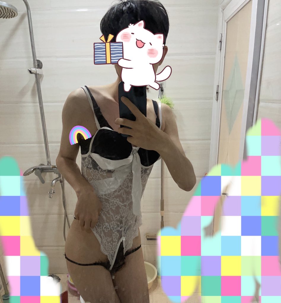 TsXYDRB's tweet photo. 今日份惊喜，在行李箱发现了之前很喜欢没有扔的女装，被蕾丝包裹的感觉，久违了呀，给人莫名的安全感[皱眉][皱眉][皱眉]
可惜的就是没有能穿出门的女装了，哎[皱眉]#青岛ts #青岛cd #男の娘 #女装大佬 #女装子 https://t.co/lnwnOBjJz1