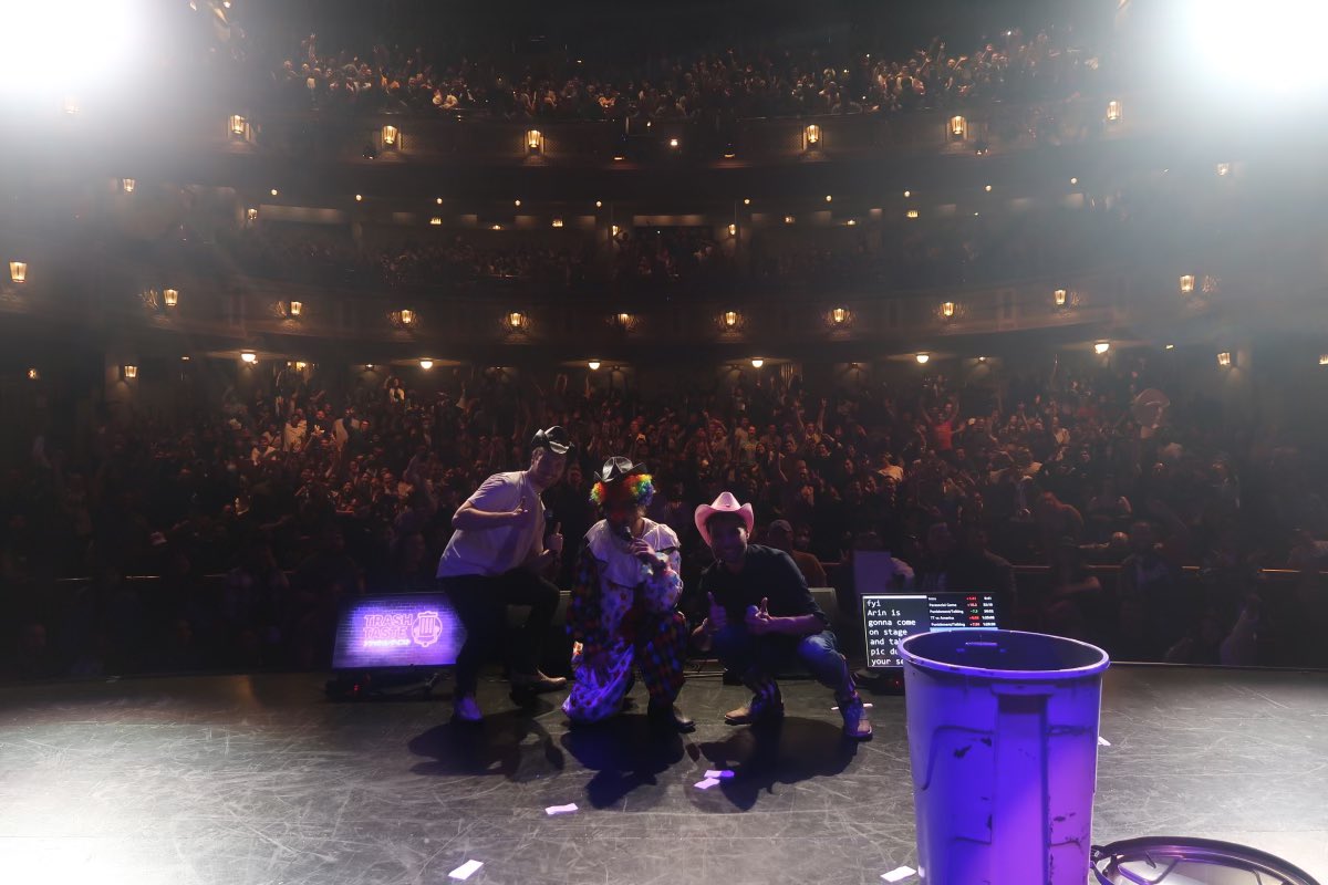 TrashTastePod's tweet photo. Thank you Dallas!
You were absolutely incredible tonight!
Big shoutout to @egoraptor for the sick photo!

See you tomorrow, Austin!
#TrashTasteTour

https://t.co/qUa1LtuDpK https://t.co/5gSAok3vtY