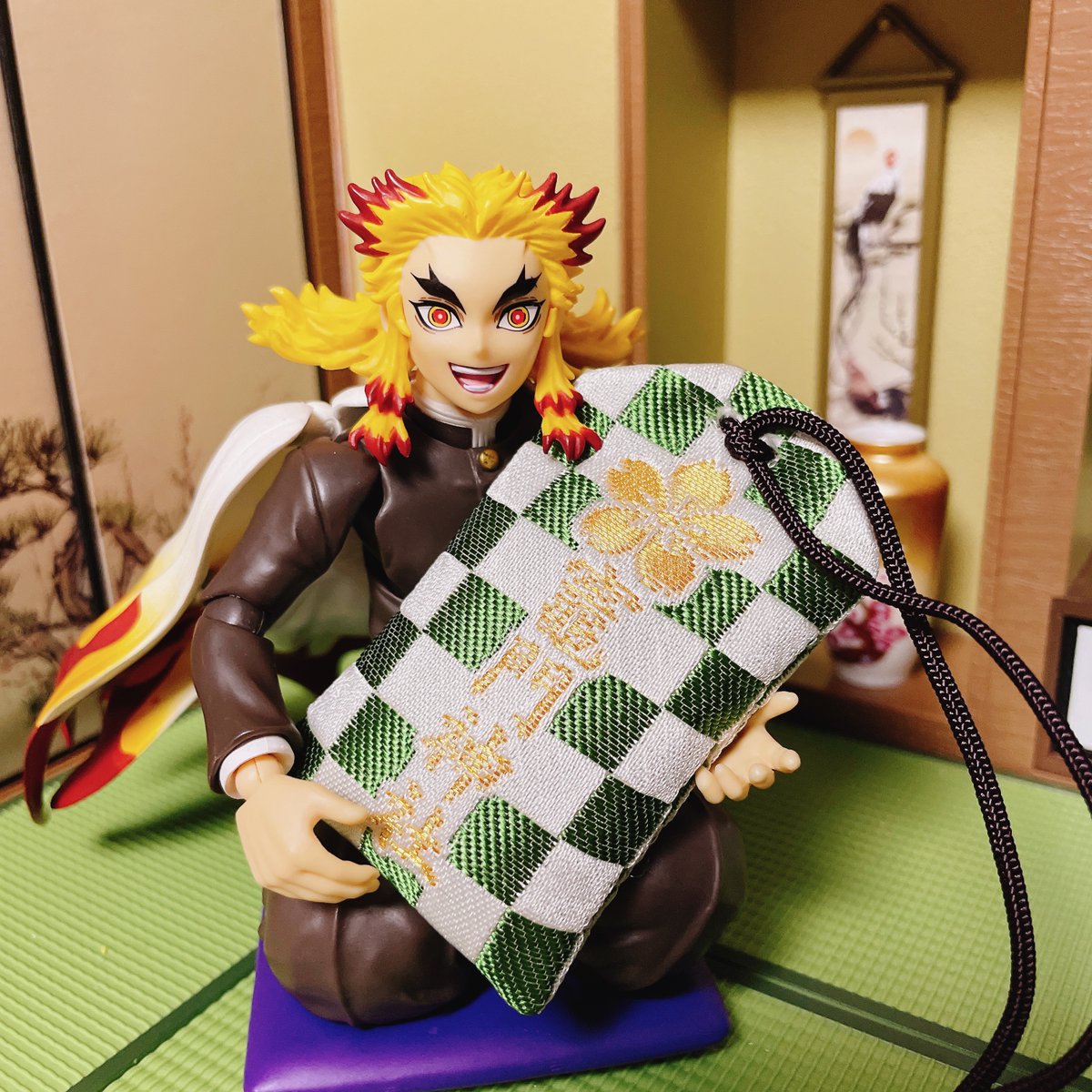 御朱印帳が""完璧""に近づきつつある😋(左右逆になっちゃったけど)お守りもかわいいね 