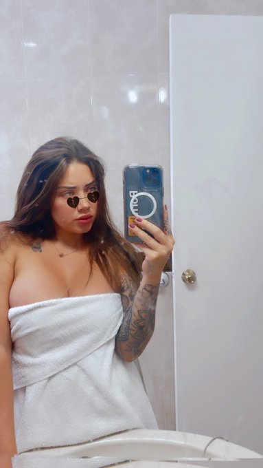 Nos ba&ntilde;amos juntos ? https://t.co/2IKhVn7QgO<a href="/tag/nuevafotodeperfil"class="tags"><span>#nuevafotodeperfil</span></a>