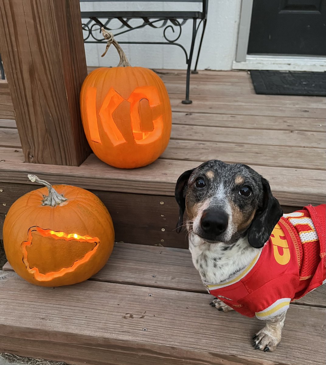 queeenvibezz's tweet photo. bruce wayne says it’s okay @chiefs we will get them next time ♥️ &amp; he’s batman so what he says goes 😹 #CHIEFSKINGDOM  🫶🏻 https://t.co/EmCuy5pi7r