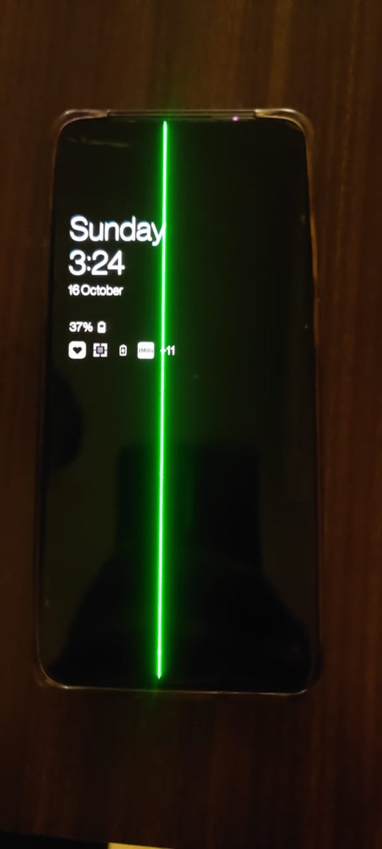 pps_64's tweet photo. @OnePlus_IN it appears that the latest os update is causing overheating and a green line to appear on the screen. Does @OnePlus_IN have any comments on this and the proposed resolution. https://t.co/E4Rd1CNAD5
