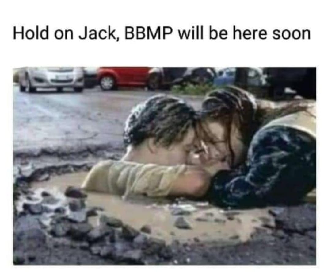 arivuexpress's tweet photo. #bbmp #pothole #bengalurupothole #BengaluruRain #bengaluru #bbmpfails @BbmpBot https://t.co/KpxmUEaJeh