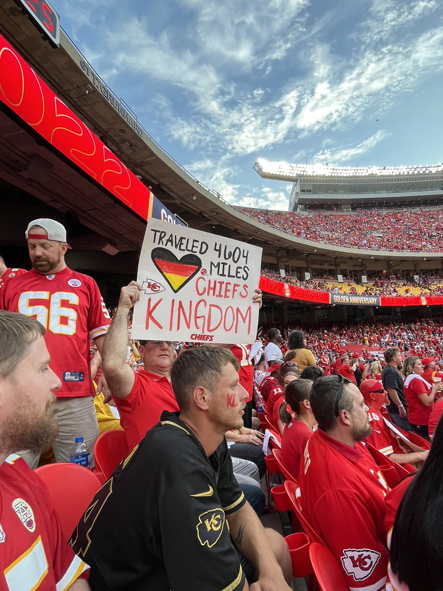 queeenvibezz's tweet photo. @ChiefsAholic at the home opener! https://t.co/6wGQ6BoHUY