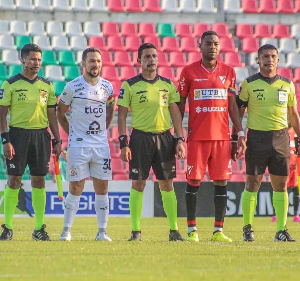 damilizio's tweet photo. Gran partido del equipo, 3 puntos importantísimos se quedan en casa, A muerte con estos 🦁!!! @ClubRealSC 

Pd: Con mi mini bandaa a todos lados!!! https://t.co/aZ345stKlJ