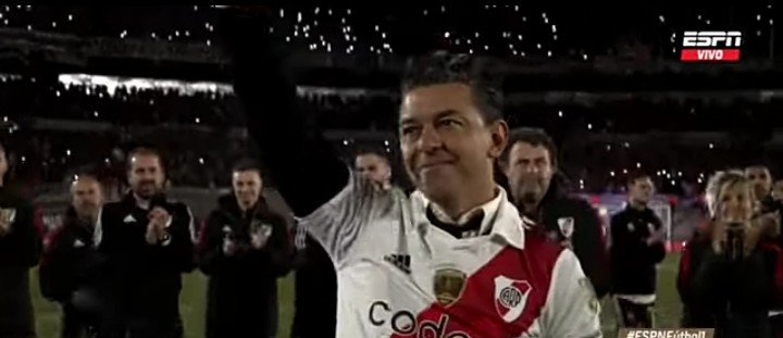 EderABalanta's tweet photo. Así se despide a un ídolo // Asi no.

Buenas noches bostero. https://t.co/mN203Lq5zw