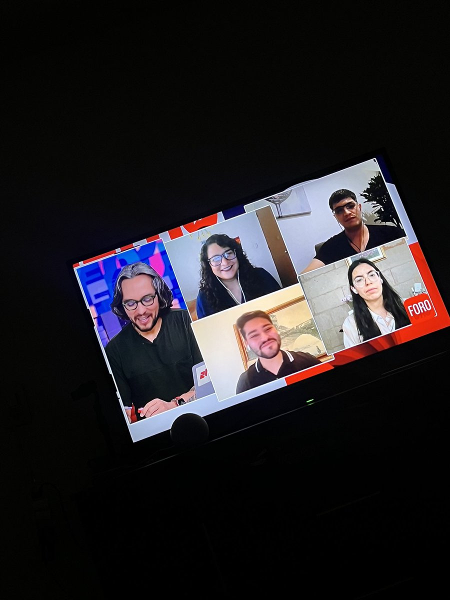 Emanuel_mg's tweet photo. Que manera tan icónica de cerrar esta noche al estar viendo a @AdrianRodMX en @SinFiltroTV con @genarolozano! 🫰🏻🫰🏻🫰🏻
Desbordó felicidad inmensa de creer y formar parte de esta bonita familia que somos en #Yaaj 🫶🏻 https://t.co/evVodxq1JA