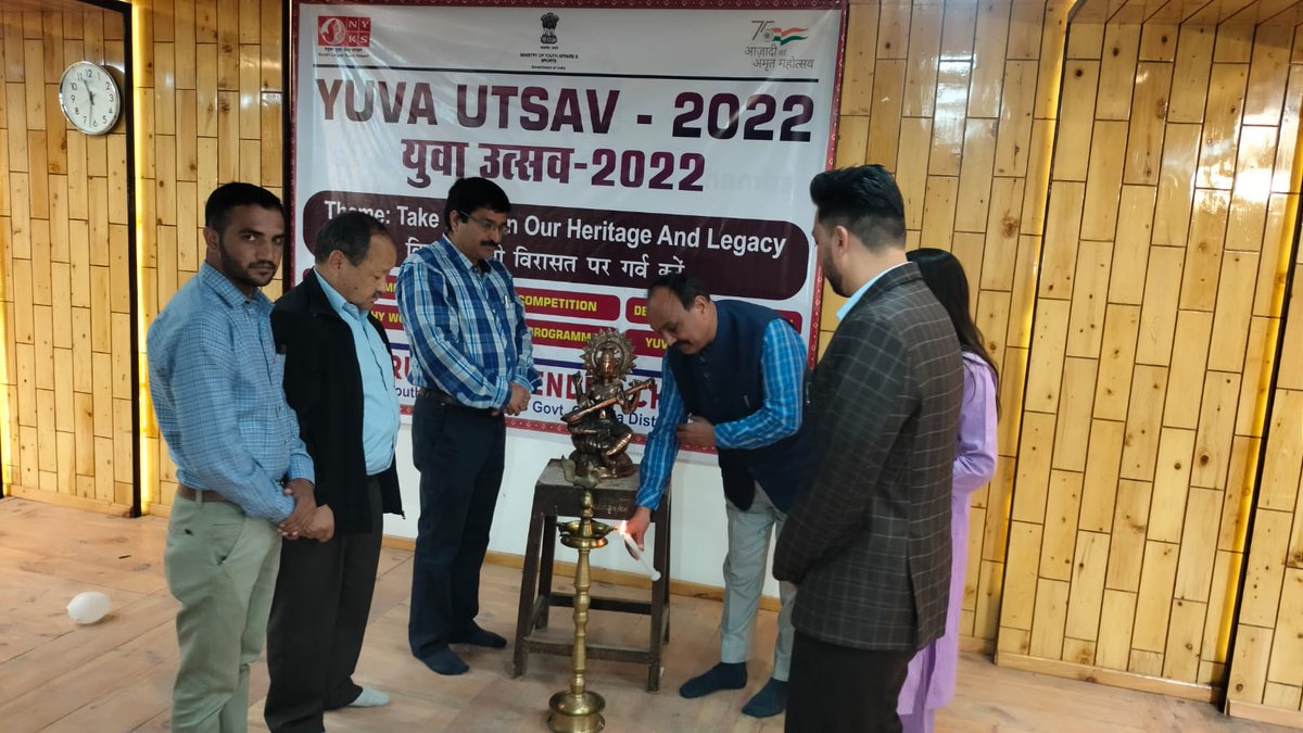 MYBharatHQ's tweet photo. #YuvaUstav2022 celebrated with zeal organized @YuvaChamba. Cultural program were showcased by the youth from the state. https://t.co/xx72ydj1Nw