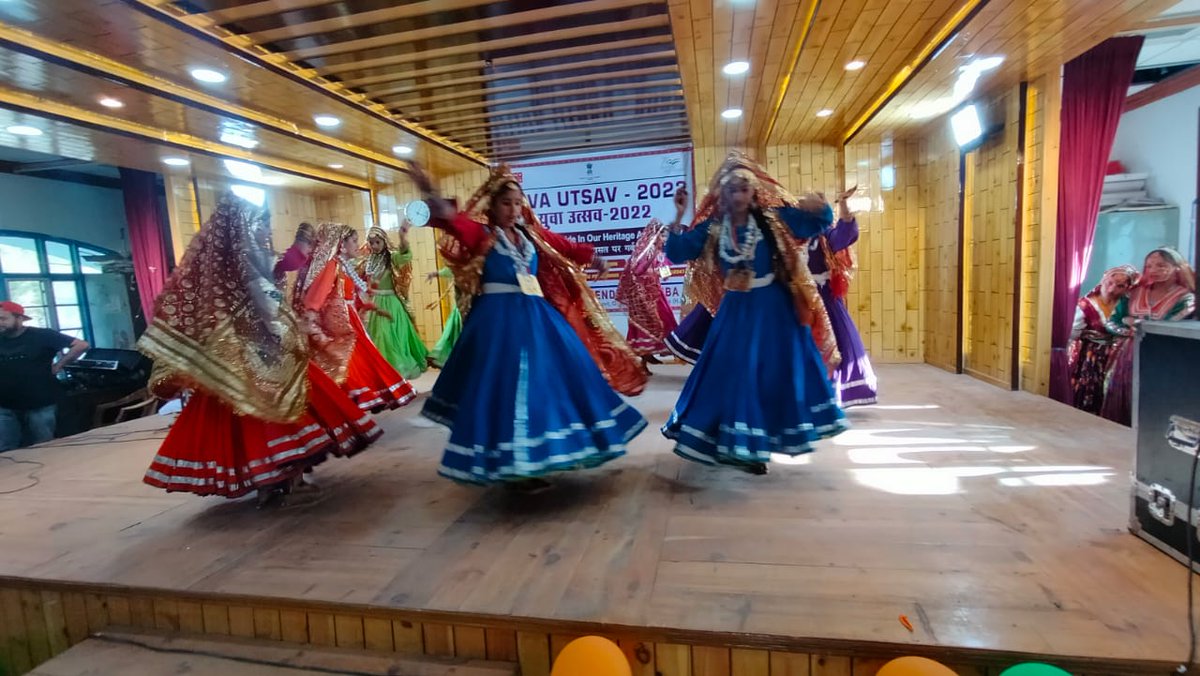 MYBharatHQ's tweet photo. #YuvaUstav2022 celebrated with zeal organized @YuvaChamba. Cultural program were showcased by the youth from the state. https://t.co/xx72ydj1Nw