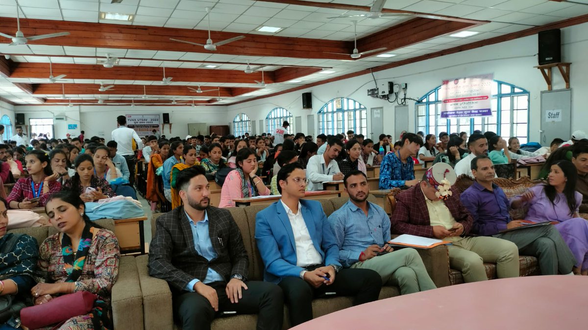 MYBharatHQ's tweet photo. #YuvaUstav2022 celebrated with zeal organized @YuvaChamba. Cultural program were showcased by the youth from the state. https://t.co/xx72ydj1Nw