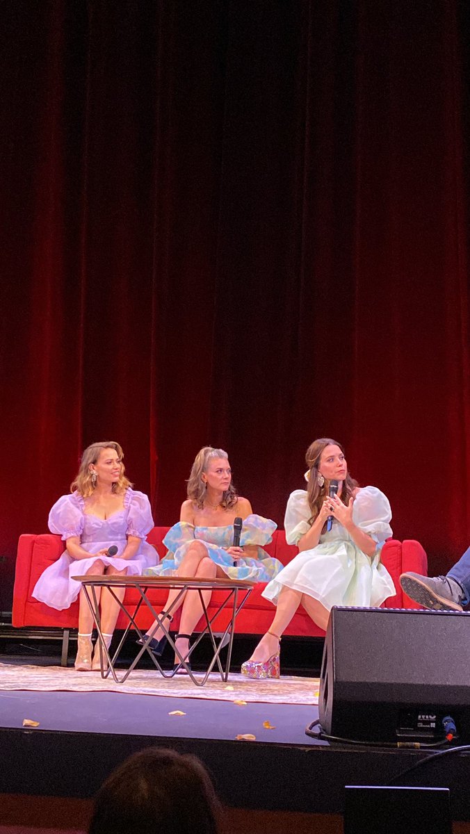 athena_mariaxo's tweet photo. best fucking night of my life @DramaQueensOTH #DramaQueensLIVE #dramaqueensOTH NYC 🤍💙🤍💙 https://t.co/dKThIKLwnk