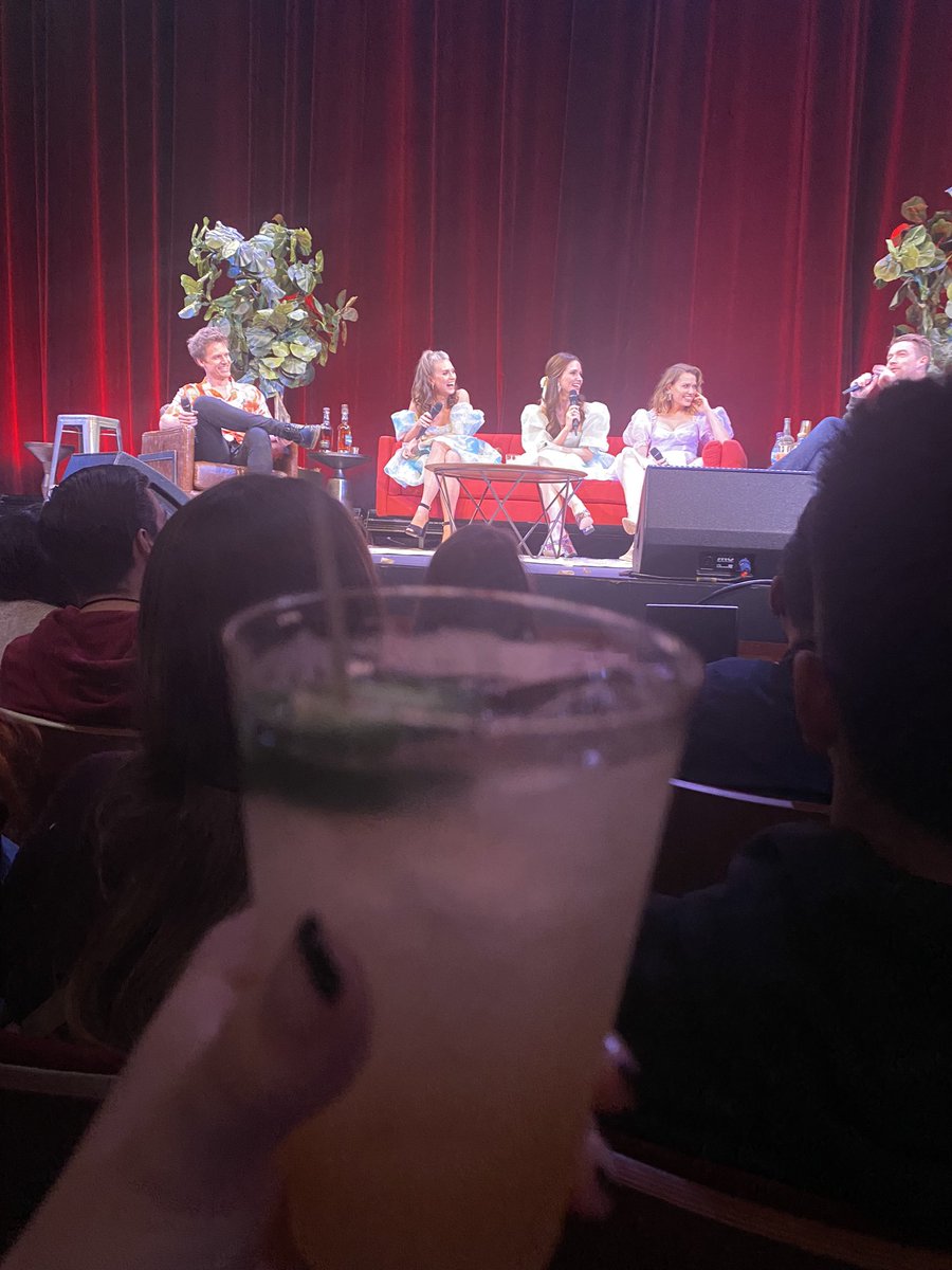 athena_mariaxo's tweet photo. best fucking night of my life @DramaQueensOTH #DramaQueensLIVE #dramaqueensOTH NYC 🤍💙🤍💙 https://t.co/dKThIKLwnk