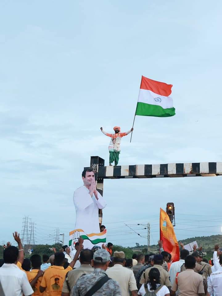 duggalSonipat's tweet photo. साख से टूट कर गिर जाएं
हम वो पत्ते नहीं हैं ,
आंधियों से कह दो अपनी औकात में रहे । ।
#WeWillBack #WithRG
#कांग्रेस_का_सिंगल_इंजन_लगा_लो
#महात्मा_गांधी_के_पदचिन्हों_पर
#भारत_पुत्र_राहुल_गाँधी
#भारत_जोड़ो_यात्रा
💐💐💐💐💐💐💐💐
@RahulGandhi
@priyankagandhi
@INCIndia https://t.co/SE4oaYzwwq