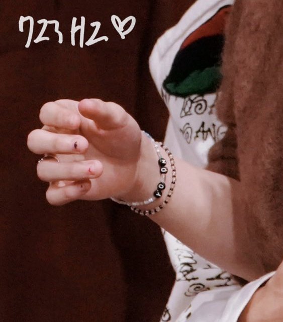 yjhyuk__'s tweet photo. jaehyuk wore the beaded bracelet mashiho gave him on yesterday's fansign event... 🥺 https://t.co/B6eTtXF144