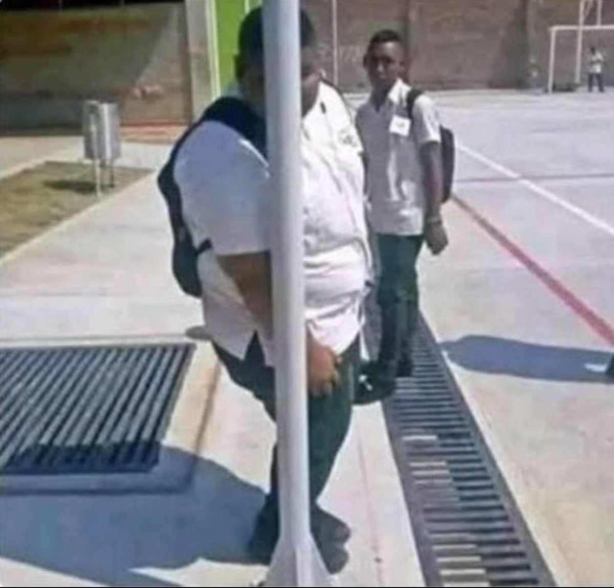 Aegon trying to hide from his family like
#HouseOfTheDragonHBO #hotd