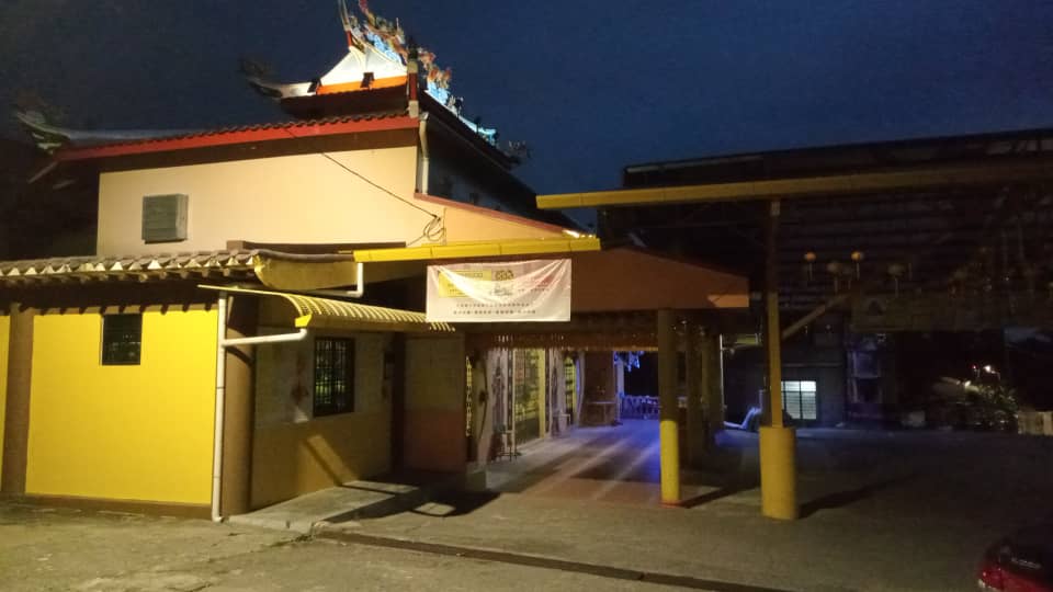 MIC_Perak's tweet photo. Dato’ Elango Vadiveloo, Pengerusi MIC Negeri Perak merangkap Penyelaras DUN Sungkai memenuhi permintaan Pengerusi Tokong Cina Sungkai untuk melawat kuil tersebut. #InfoMICPerak https://t.co/YKahpvsLO0