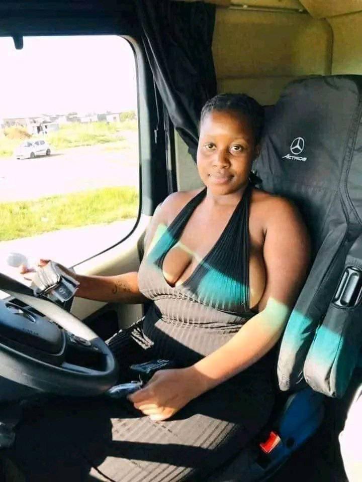 AdvoBarryRoux's tweet photo. She saved her R350 from 2020 until 2022 and bought a truck. It's not rocket science to save money. https://t.co/Ru5mVbZsi1