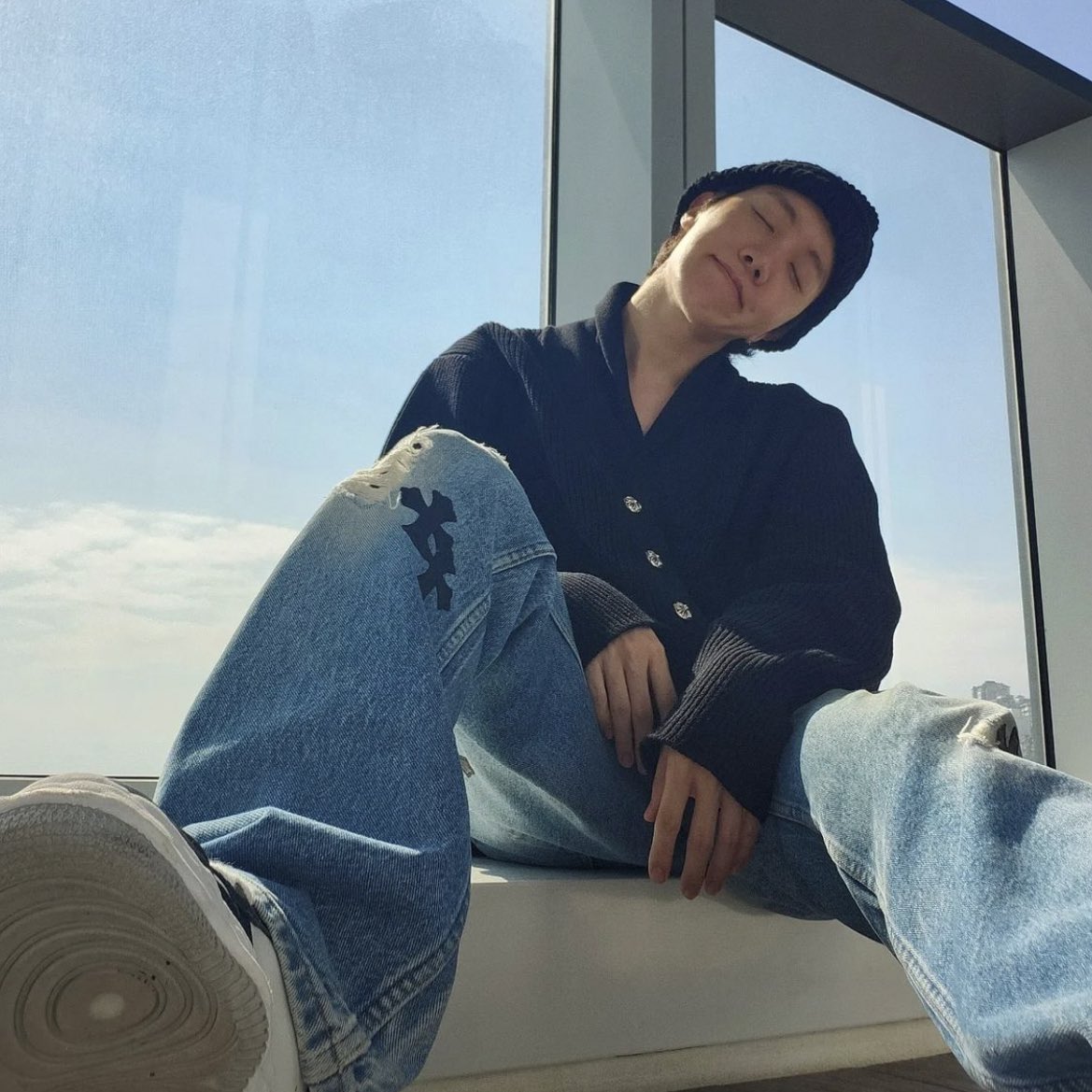 koohopes's tweet photo. i cant stay mad at him look how precious he is :( https://t.co/jHiVTlQZiq