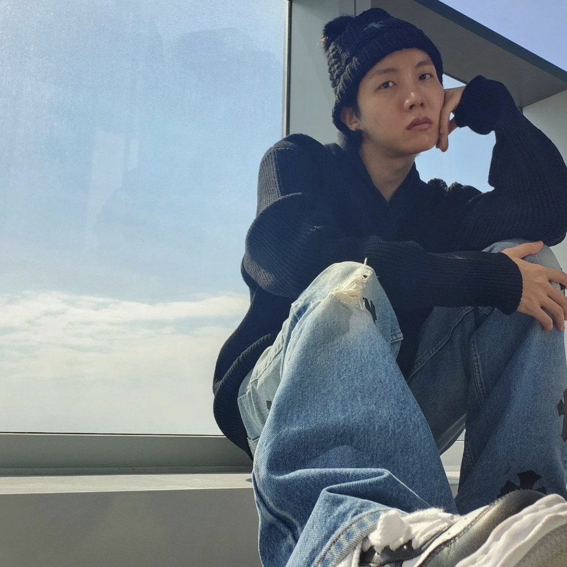 koohopes's tweet photo. i cant stay mad at him look how precious he is :( https://t.co/jHiVTlQZiq