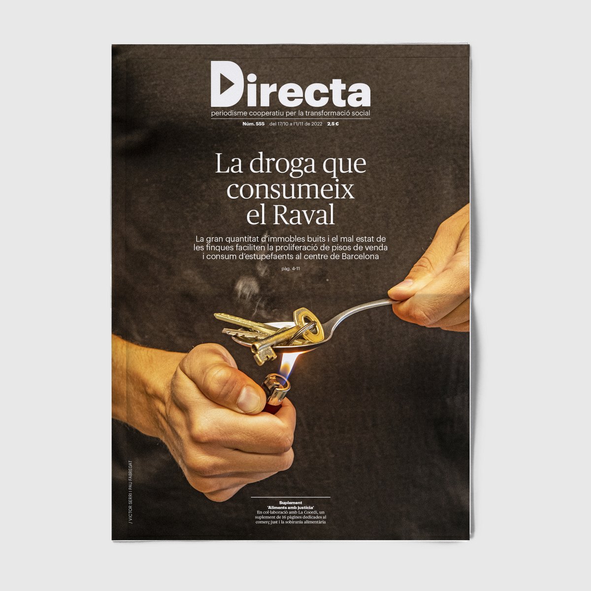 #PORTADA | La gran quantitat d’immobles buits i el mal estat de les finques faciliten la proliferació de pisos de venda i consum d’estupefaents al #Raval de Barcelona.

#NarcoEspeculació
#Directa555
▶️ directa.cat/papers/directa…

✍️ Per <a href="/crespix/">Adrián Crespo</a> i <a href="/dvdbou/">David Bou</a>
📷 <a href="/_ittos_/">Victor Serri</a> i <a href="/Pau_Fabregat/">Pau Fabregat</a>