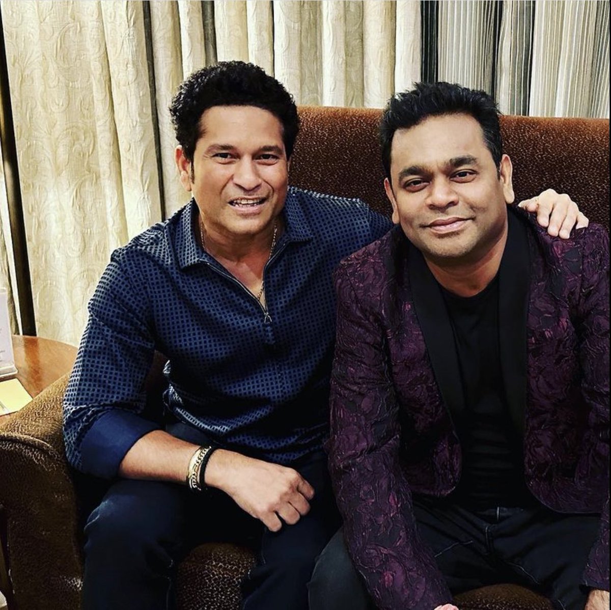 NewsKrishnagiri's tweet photo. Hanging out with the #masterblasters 

Cricket @sachin_rt 
Music @arrahman

#friendshipgoals #mcabandraclub #arrahmaninstagram #Arrahman #arrahmanlive #Arrahmanfans @ARRahmanLoops #mondaythoughts #MondayMotivation https://t.co/Vpq4bsrAQl