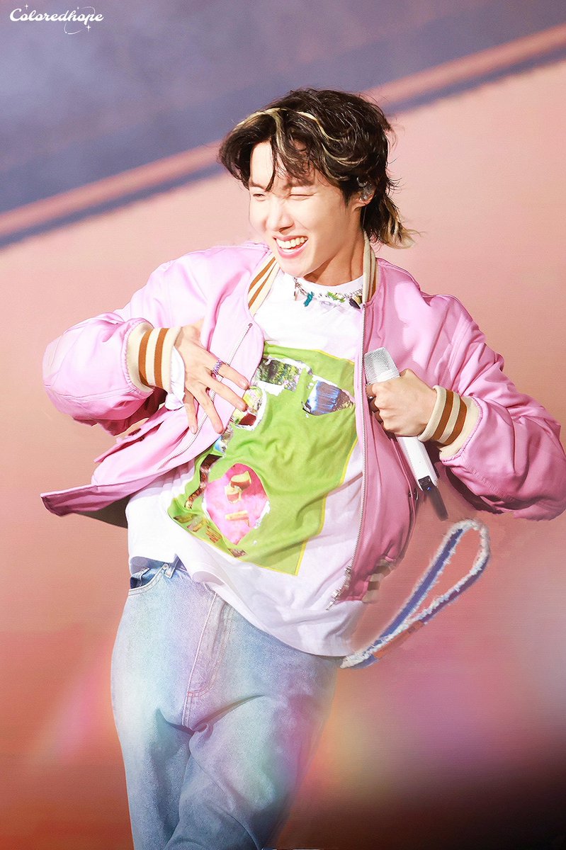 colored_hope's tweet photo. 221015 부산 콘서트 HD

#jhope #제이홉 #호석 
 #정호석 #호비 #BTS     
 #방탄소년단 #hobi #HOBI 
#hoseok #YetToComeinBUSAN https://t.co/B5vqADOvlM