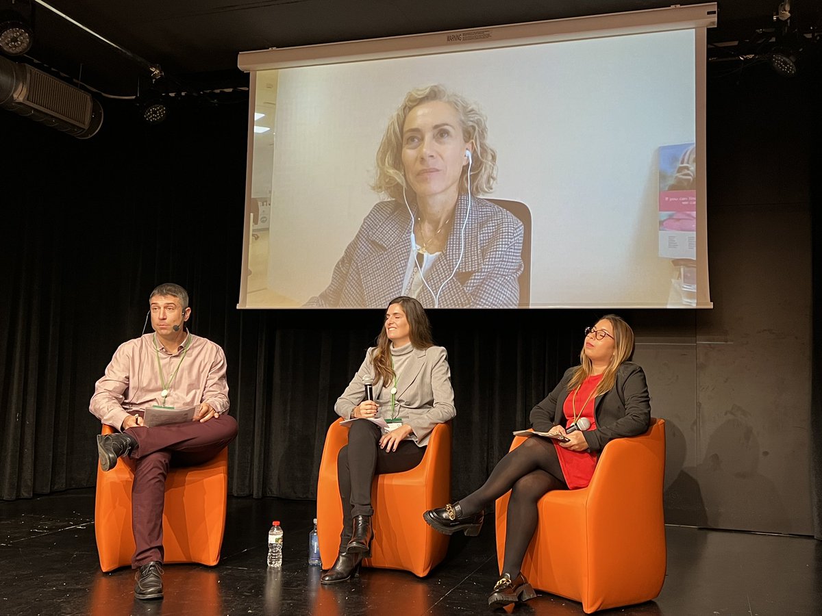 <a href="/Plaza_Bickle/">Jose A. Plaza</a> <a href="/VilaUrania/">Vil·la Urània</a> <a href="/ACBiotecnologia/">Comunica Biotec</a> <a href="/jaime_delbarrio/">Jaime del Barrio</a> <a href="/jcestebans/">Juan Carlos Esteban</a> <a href="/gemalloret/">Gema Lloret Míñana</a> @almagro_lucia <a href="/SimonPerera/">Simón Perera ☮️ 🏳️‍🌈🏳️‍⚧️</a> <a href="/ACCC_/">Associació Catalana de Comunicació Científica</a> <a href="/silvialabe/">Silvia Labé</a> <a href="/biocat_es/">Biocat</a> @CataloniaBioHT <a href="/SEBiot_/">SEBiot</a> <a href="/Barroetilla/">Belén Barroeta</a> <a href="/biovegen/">BIOVEGEN</a> <a href="/jesusagUerog/">Jesús Agüero</a> <a href="/delegaBiotec/">delega Biotec</a> <a href="/IMDEA_Agua/">IMDEA Agua</a> Seguimos con la mesa de #OneHealth salud humana y animal interrelacionadas, que modera <a href="/Llamalociencia/">Miguel Ángel Llamas</a> con <a href="/Beadiazlorenzo/">Beatriz Díaz Lorenzo</a> <a href="/zendalgroup/">Zendal</a> <a href="/sofia_gvillegas/">Sofía Garro</a> <a href="/AseBio/">AseBio - Asociación Española de Bioempresas</a>  y María Jaureguizar <a href="/Vetmasi/">Fundación Vet+i</a> y nos preguntamos si hemos (re)descubierto la salud global tras la #pandemia #Covid_19