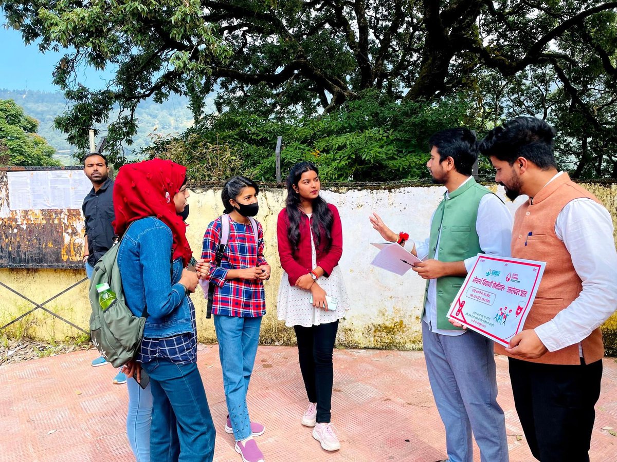 ABVPUttarakhand's tweet photo. ABVP की गतिविधि , सेवार्थ विद्यार्थी के अभियान “ब्लड डोनर्स डायरेक्टरी” के अंतर्गत DSB Campus nainital में पंजीकरण करते नैनीताल इकाई के कार्यकर्ता। https://t.co/JAouZxXA8C