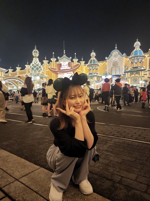 雨降ってきたので早めに離脱～ 楽しかった☺️✨ 1枚目から順番に ・2人でキメて ・あかりんソロ(可愛い) ・私のソロを撮るかめはめ波出しそうなあかりん ・せっかくソロ撮ってもらってるのに顔作り失敗して大笑いする私  相変わらず最後はあまり締まらない2人でした👌🏻✨<a href="/tag/%E5%89%8D%E6%92%AE%E3%81%A3%E3%81%9F%E3%82%84%E3%81%A4"class="tags"><span>#前撮ったやつ</span></a>