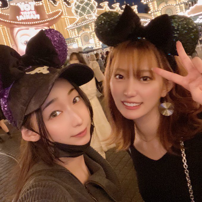雨降ってきたので早めに離脱～ 楽しかった☺️✨ 1枚目から順番に ・2人でキメて ・あかりんソロ(可愛い) ・私のソロを撮るかめはめ波出しそうなあかりん ・せっかくソロ撮ってもらってるのに顔作り失敗して大笑いする私  相変わらず最後はあまり締まらない2人でした👌🏻✨<a href="/tag/%E5%89%8D%E6%92%AE%E3%81%A3%E3%81%9F%E3%82%84%E3%81%A4"class="tags"><span>#前撮ったやつ</span></a>