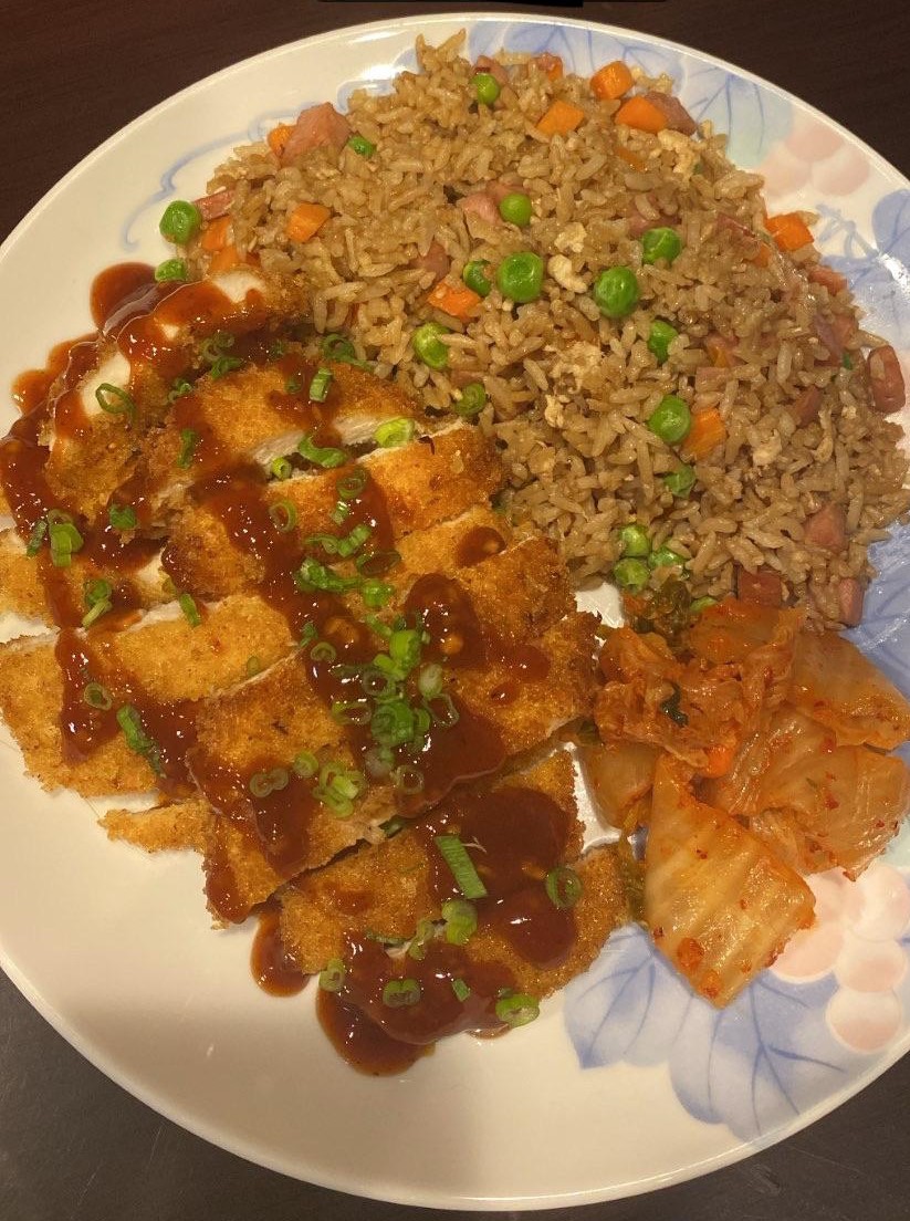 Home cook today with Spam Fried Rice and Tonkatsu 🍴
Who like Asian food?
#homemade #Asianfood #madebyme