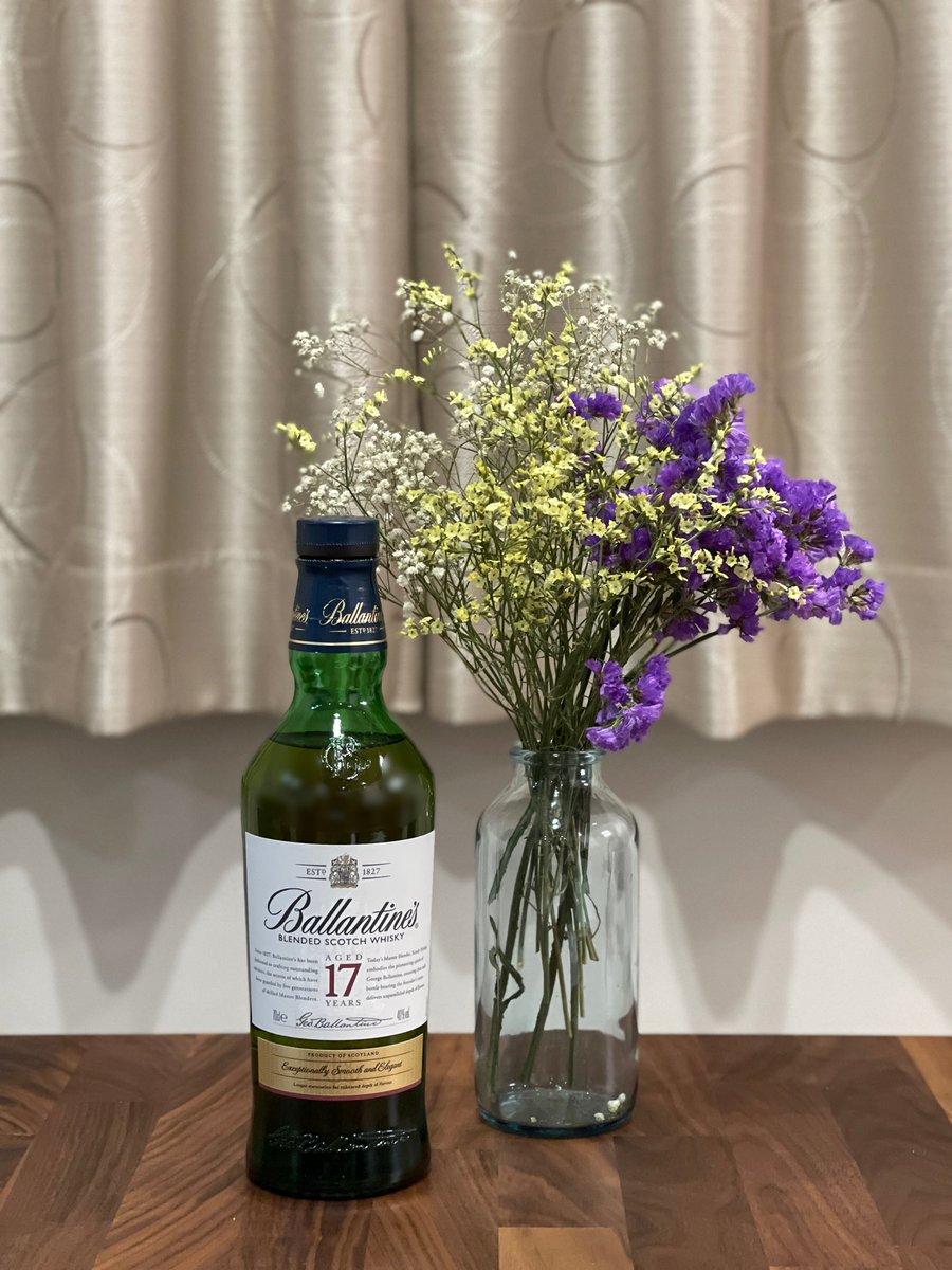 一杯目 バランタイン17年

常飲している中で1番好き😊