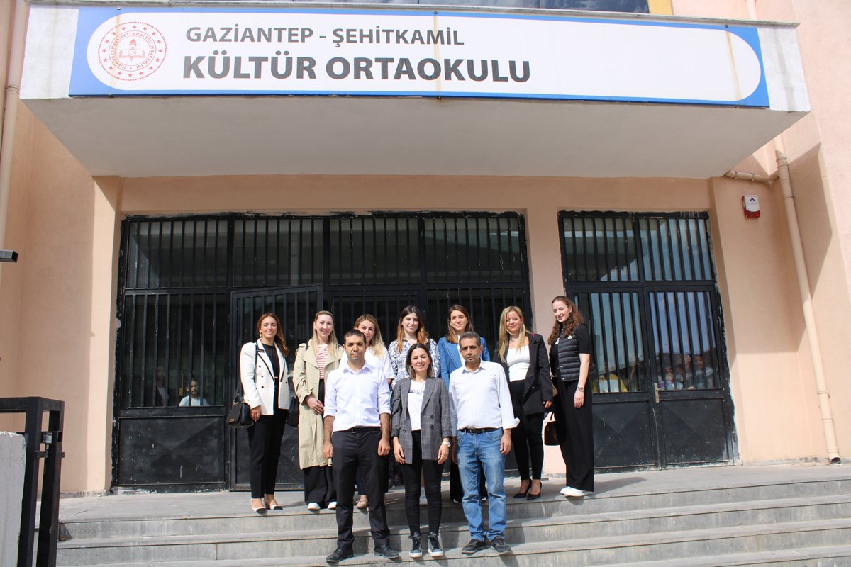 GAGİAD Kadınlar Kurulumuz tarafından; daha güzel bir geleceğin inşasına katkı sağlayabilmek adına Şehitkamil ilçesindeki Kültür Ortaokulu'nun kütüphanesine kitap bağışı gerçekleştirildi.