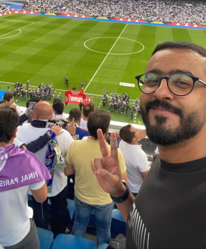 EmpireCinemasSA's tweet image. الفائز بالمسابقة المقدمة من @fly_foot
و  #امباير_سينما لحضور مباراة الكلاسيكوا في ملعب السينتياغو بيرنابيوا هو @rino_basha
🤩✈️⚽🇸🇦

#FreeTrip #EmpireCinemas #RealMadridVsBarcelona #KSA #ElClasico
#السعودية