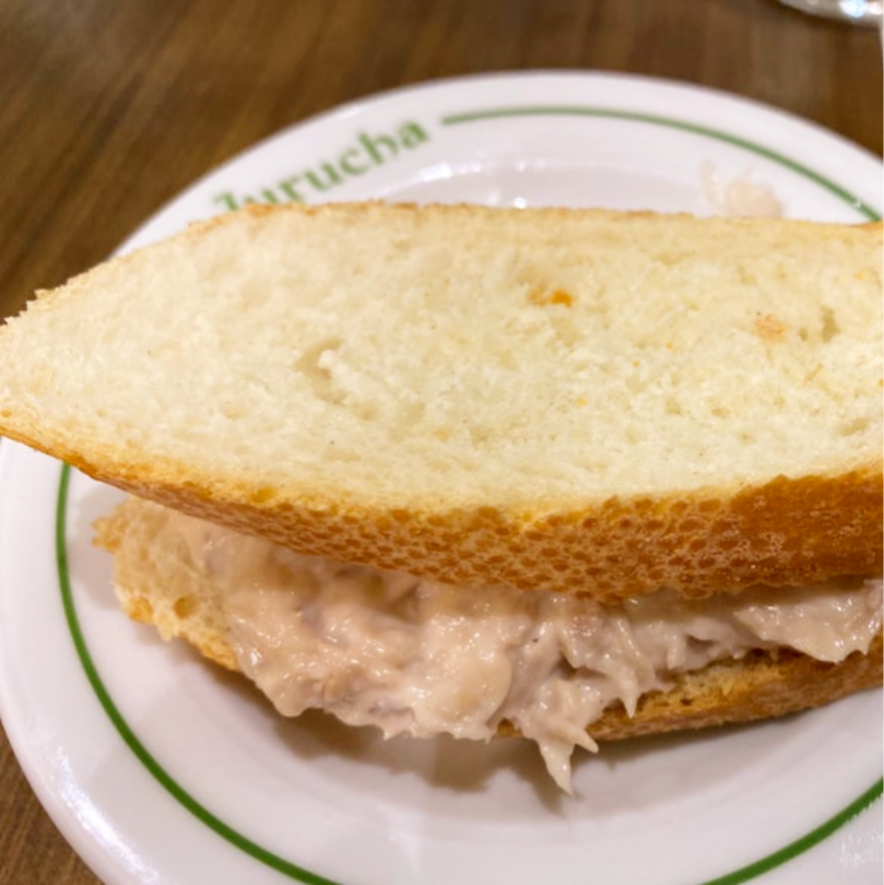 JuruchaBardetap's tweet photo. Para comenzar la semana de la mejor forma, nada mejor que el #emparedado de bonito (pajarito), el clásico imperdible de #Jurucha, está opción y más de 60 variedades de #pinchos podrás disfrutar en nuestro #bardetapas ubicado en C/Ayala 19. #Madrid 

¡Buen comienzo de semana! 😁 https://t.co/N7WuM91Yax