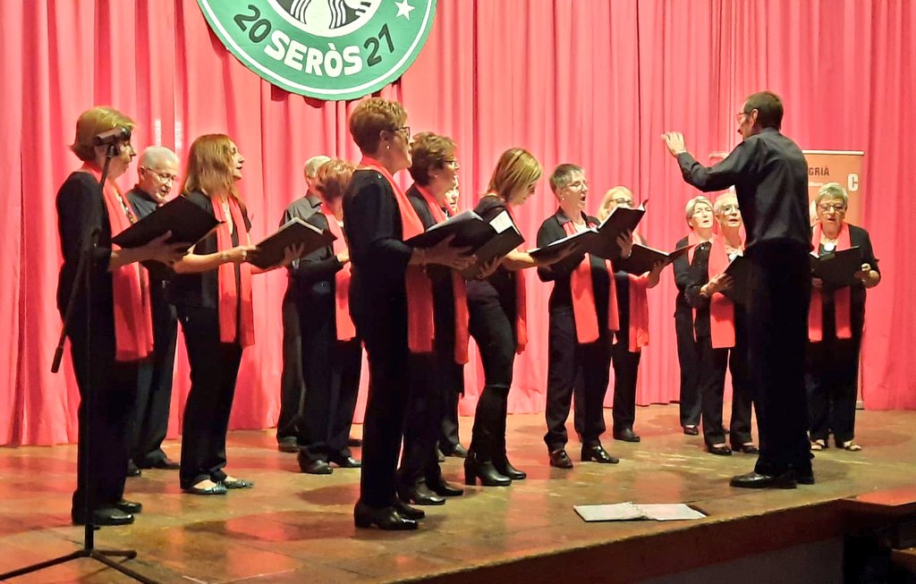 SegriaCultura's tweet photo. 🎶 Magnífic concert i cant comú d'homenatge al Cançoner Popular de Catalunya en el seu centenari a càrrec de les corals Petit Cor Cantàtor, Coral La Lira i El Roser, ahir a #Seròs.
🤗 Gràcies a tothom que fa possible el XVI #SegriaCorals!
#Segrià #TerraDePonent #TerraDeCultura https://t.co/xp0MWw7fQp