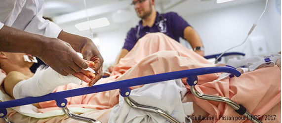 INRSfrance's tweet photo. 💡Violences externes en services d’urgences hospitalières : éclairage théorique et pratique pour la #prévention👉
 https://t.co/PCjUweADRK https://t.co/C7TJ8D9WNf
