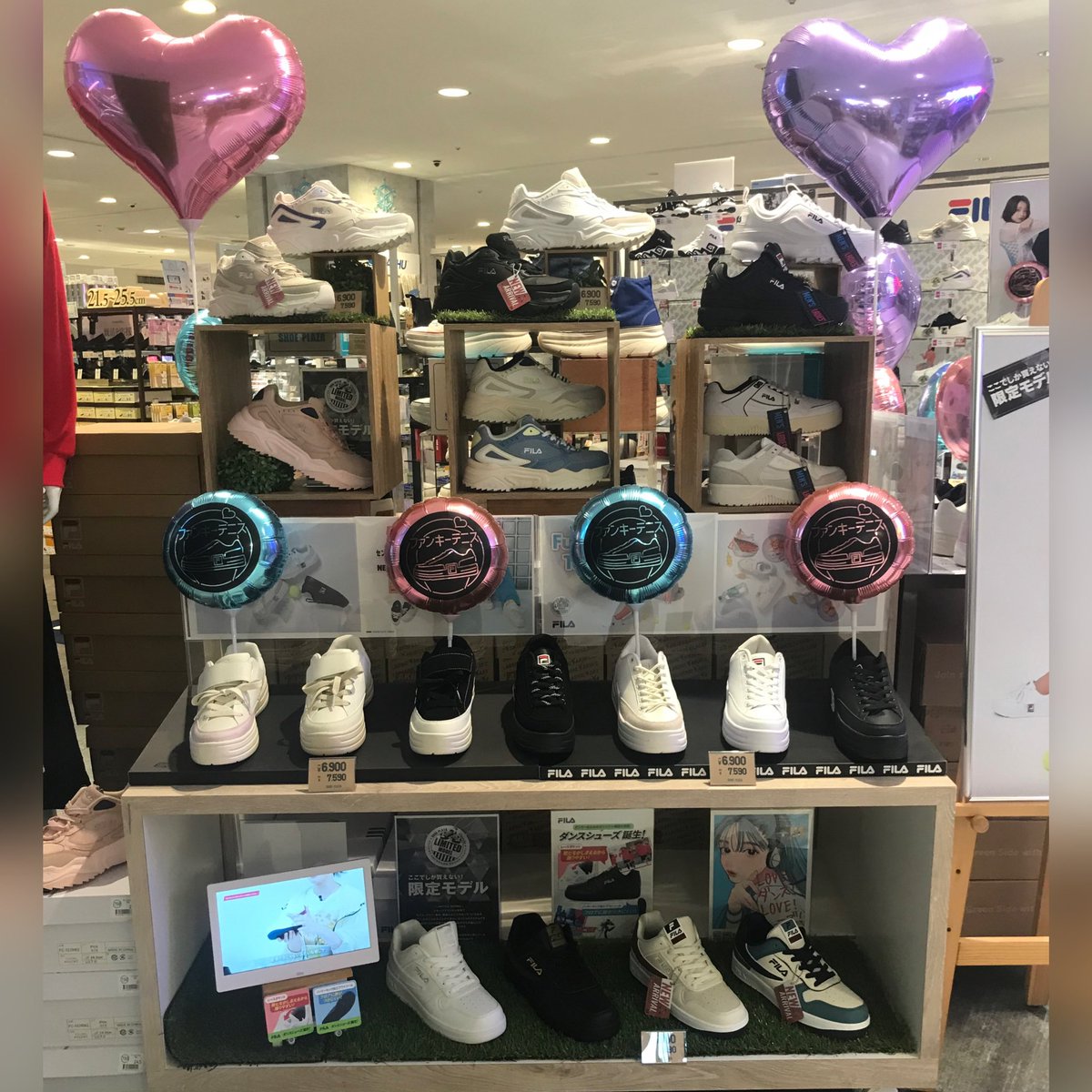 shoeplaza_jp's tweet photo. 大人気の #フィラファンキーテニス の新色が登場‼
シュープラザ横浜ビブレ店でパーティーストアがスタートしています♡
みんなでオシャレして遊びにきてください‼
#シュープラザ #SHOEPLAZA #フィラ #FILA #filakicks👟 #厚底スニーカー #厚底シューズ #韓国ファッション #FootChannel https://t.co/KMm02FuFhm