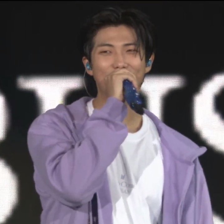 vminiecats's tweet photo. — Recordemos que Namjoon dijo recientemente: “No importa lo que pase en el futuro, los sentimientos de los 7 miembros de BTS seguirán siendo los mismos. Si creen en nosotros y confían en nosotros, seguiremos adelante y continuaremos compartiendo música con ustedes. (+) https://t.co/fyvYlAe3pL