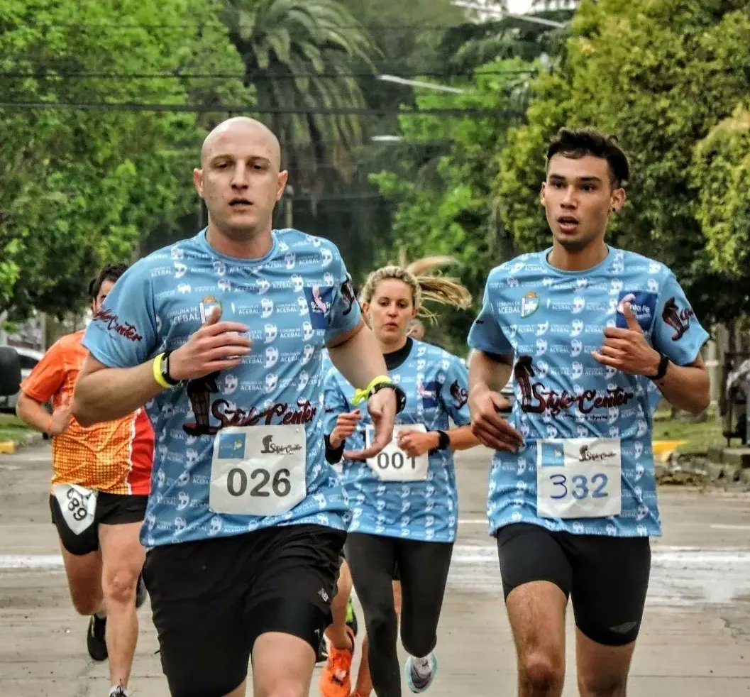 RosarioRunning's tweet photo. VOLVIÓ EL RUNNING A ACEBAL Y FUE UNA FIESTA!!
Después de 17 años, Acebal volvió a disfrutar del running por sus calles y recibió a atletas de toda Santa Fe que desafiaron el sábado gris para volver a correr por la @ComunaAcebal

Nota completa en
https://t.co/iRxQ9QBpIa https://t.co/DsvwPkjrk5