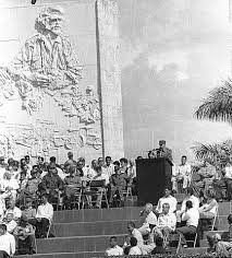 DiazCanelB's tweet photo. Inolvidable aquel 17/10/97, en la Plaza de Santa Clara. #Che, con su destacamento de refuerzo, como los llamó #Fidel, retornaban, "a luchar junto a nosotros". Sus sueños y ejemplo siguen tirando de todos, como un imán, #HastaLaVictoriaSiempre https://t.co/XHhjyZlkmP
