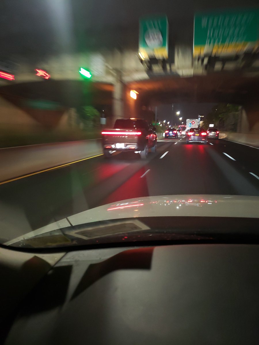 dyun201551's tweet photo. Another Rivian spotted in the concrete jungle #Rivian #Ev https://t.co/CHMat32GjE