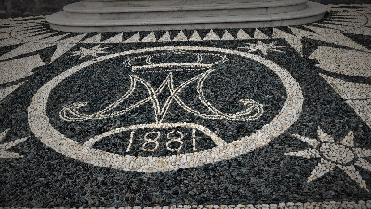 IVarchinelTempo's tweet photo. Simbolo mariano nel #risseu datato 1881 presso la chiesa di San Bartolomeo a #Livellato - frazione di #Ceranesi (#Genova)
#Liguria
#DevozioneMariana
#XIXsecolo https://t.co/hWLgqwz6mi
