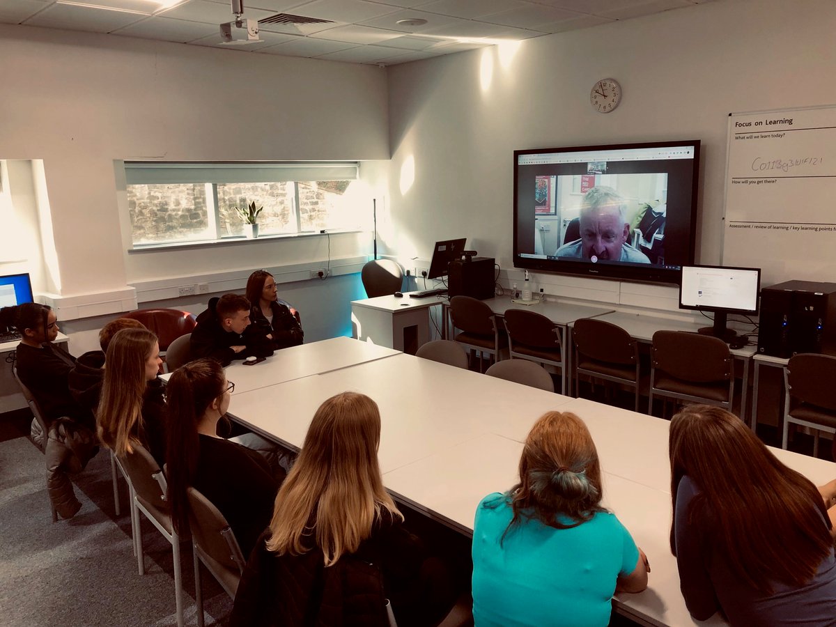 A fantastic start to the week for our L3 Digital Journalists/Content Creators <a href="/gatesheadcoll/">Gateshead College</a> being briefed for a commission project with <a href="/SRTRC_England/">Show Racism the Red Card</a>  #WRD22 #showracismtheredcard very busy but exciting week ahead!